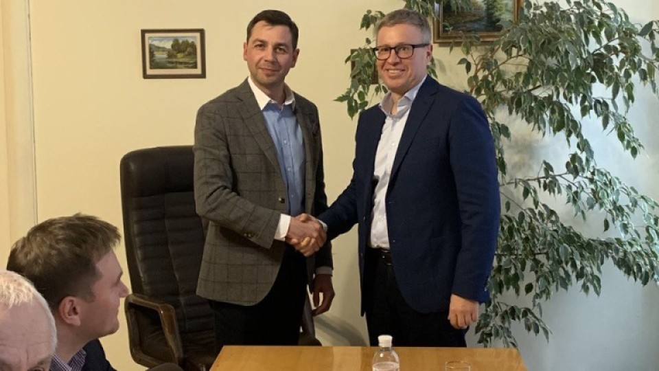 на головну